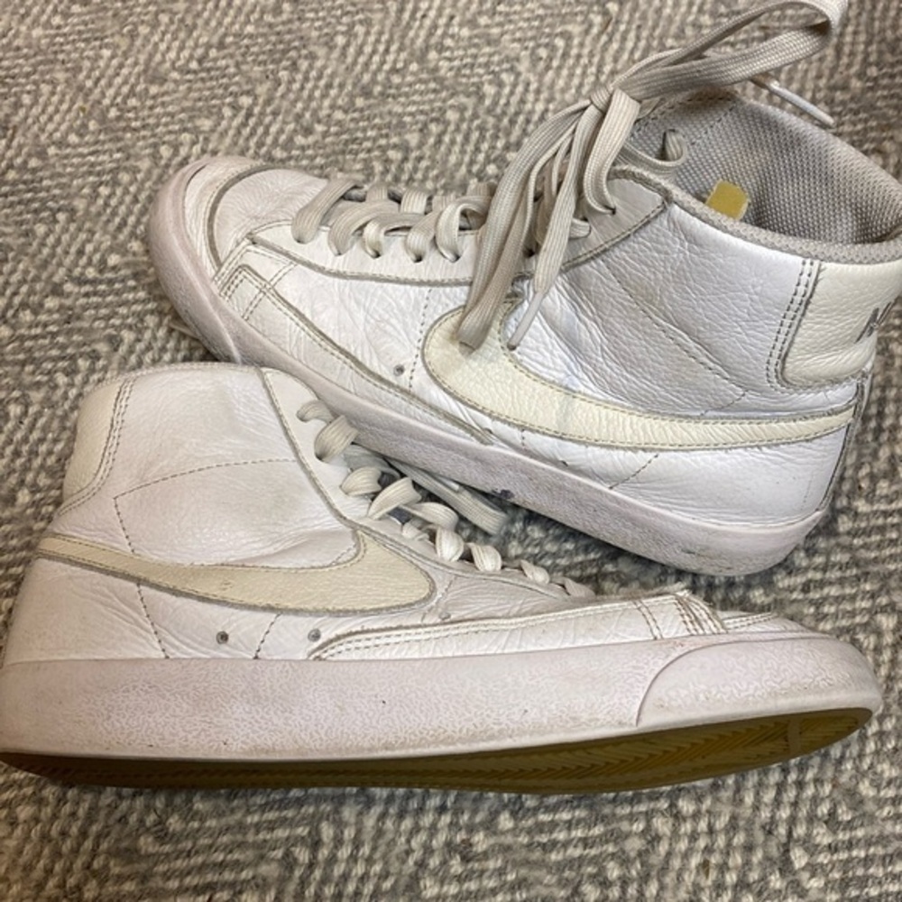 Nike Blazer '77 Vintage Mid Triple White high top size 7‎